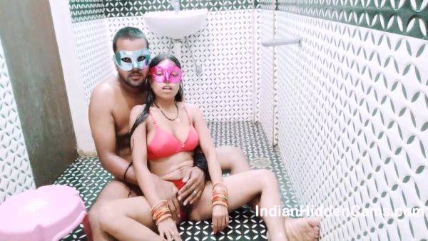 View this HD movie named : Married Indian Couple On Vacation Having Sex While Taking Shower In Desi Oyo Hotel - Hindi Audio