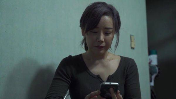 Play complete video : Housemaid Mom 20020 00000001