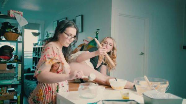 Play hardcore movie of : Charlie Forde In Bake Me A Cake