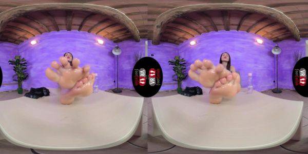 Play this uncut clip titled : Oiled feet in close up