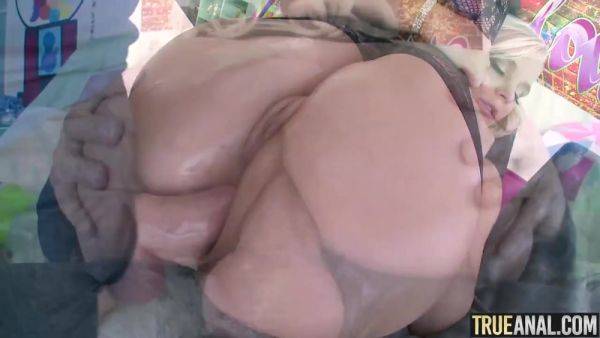 Play this uncut movie called : Bellas First Anal