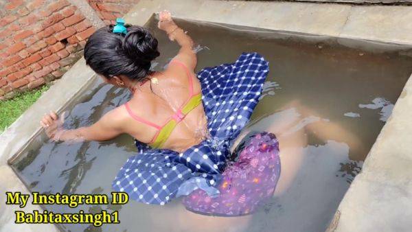 Desi Indian Outdoor Village Opne Water Tenk Bathing Desi Girl Hindi Audio - upornia.com - India on pornsfind.com