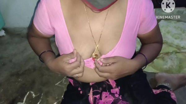 Aunty Showing Her Boobs - hclips.com - India on pornsfind.com