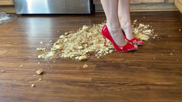 View the HD movie named : Cake Crush With Bare Feet And Heels 1080p 30fps H264 128kbi