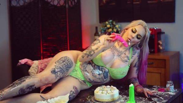 Enjoy watching this full clip of : Sweet Horny Girl - Smash A Cake With Her Ass - Pornhubcom