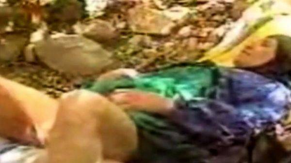 View the full movie called : Arab Mom fuck infront of the house