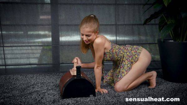 Watch HD clip named : Passionate amateur tries her new fuck machine in loud solo passion