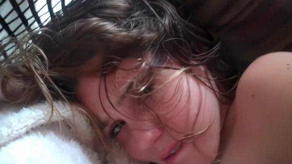 View the complete clip : Cute Brunette Amateur Blowjob