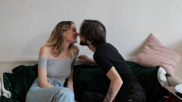 Stream HD video named : A Teur Francais - Jeu Du Gout Jembrasse Ma Meilleure Amie Et Je Rigole Avec Elle (eng Sub)