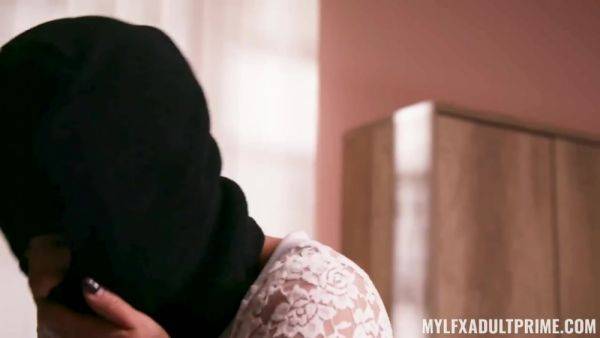 View HD video called : A Hot Intruder - MYLF