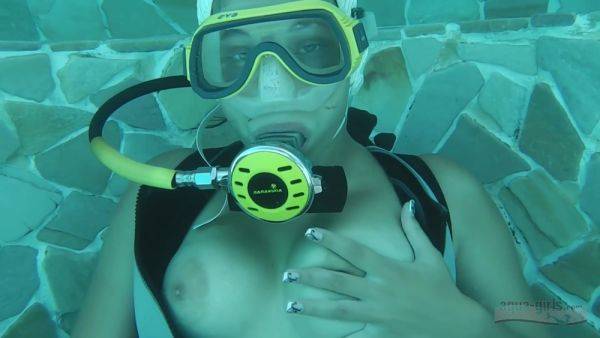 Watch the uncensored movie : Mif Scuba Masterbation 022