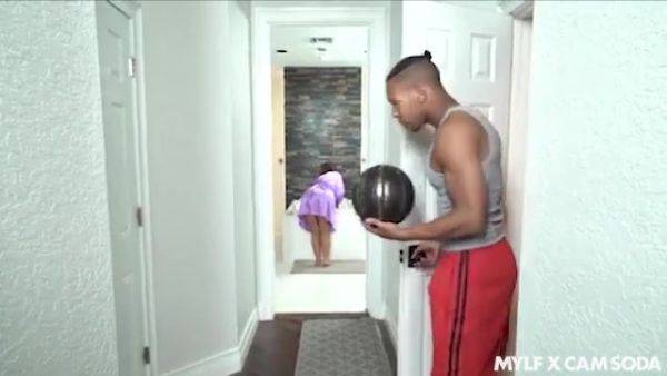 Watch the uncensored clip of : Bubble Bath - MYLF