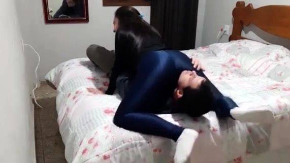 Stream the full scene called : Squeezer Maiden - Brutal Headscissors