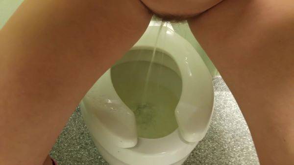 Stream the complete clip : New Jersey And Candie Cane In Exxxotica Convention Pee