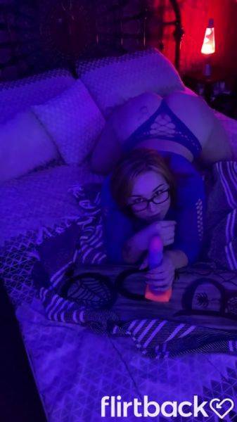 Stream full movie of : Cock sucking lessons with dildo