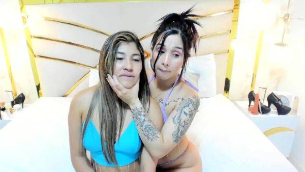 Play uncensored video : Horny lesbians lick and finger their pussies