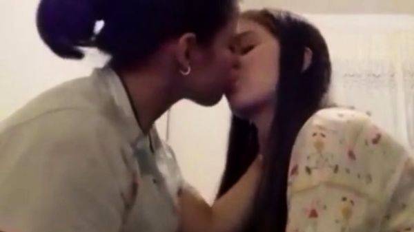 Watch the HD movie called : Long make out session