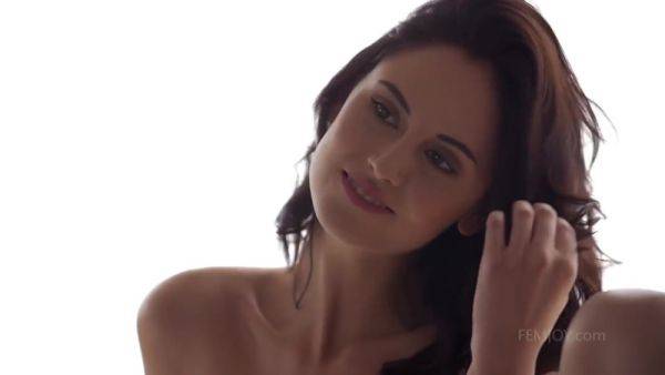 View this complete movie named : Mare Flex - Sade Mare