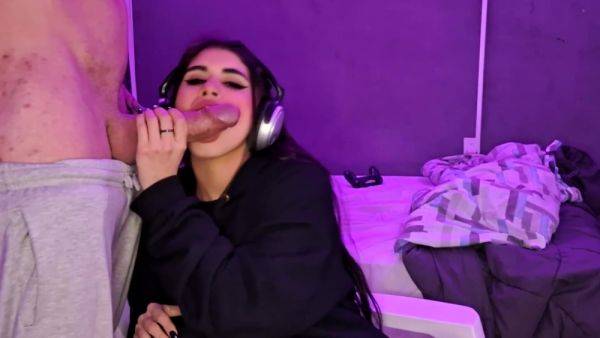 Stream complete scene of : Eats All The Cum With Gamer Girl