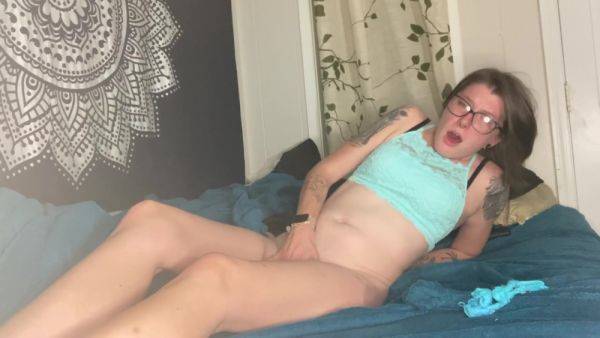 Play full clip : Straight Legs Masturbating With Miss Ellie