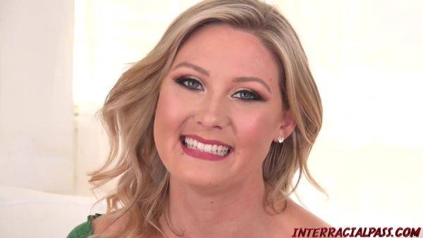 Play this full video of : Blonde Babe Lesley Solo In The Backyard