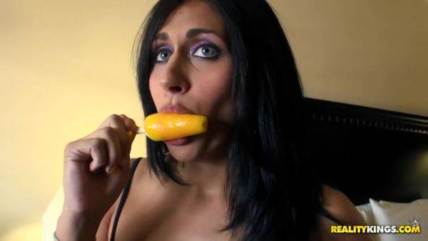 Play uncut movie named : Shameless Spinner Memorable Porn Video