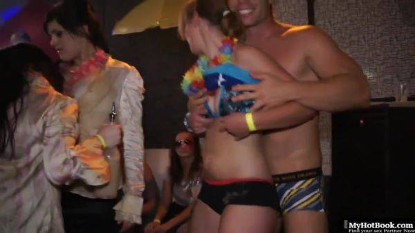 Play the uncut video of : The Unfocused Happy Sex Orgy