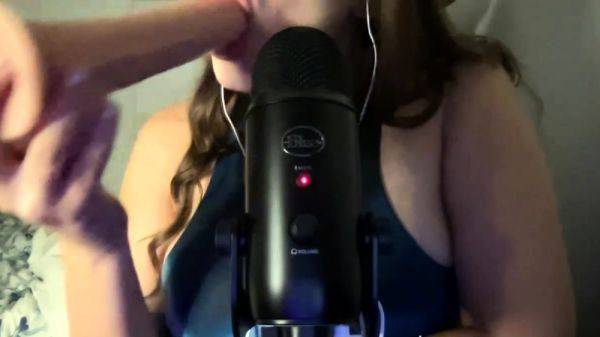 View this hardcore video : Sexy hottie Anetta Keys enjoys a solo toy masturbation