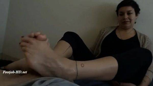 View complete scene named : Rosalyn's oily footjob - Everyday soles