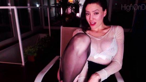 View the complete video : high on daria - Foamy wank