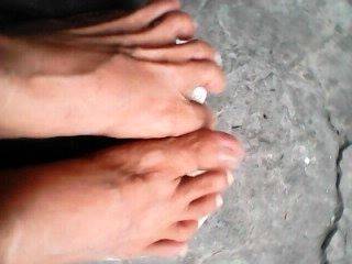 Enjoy watching this uncensored scene : pinay feet