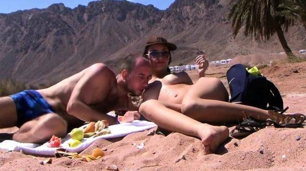 Play the uncensored video titled : hardcore gf amateur blowjob and nice facial cumshot