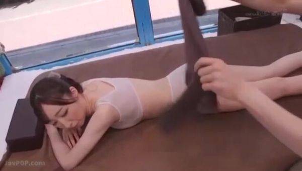 Stream the complete clip titled : 04199,A woman who screams in agony