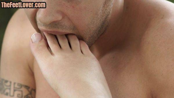 View full scene named : Foot model babe pussyfucked outdoor after pussyeating