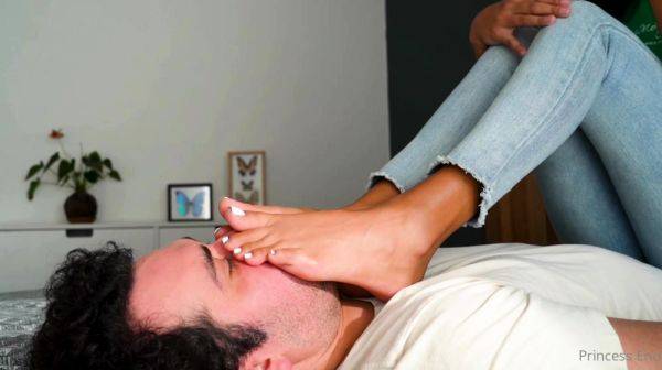 Enjoy watching hardcore movie titled : Amateur Foot Fetish Girlfriend Sucks and gives a Footjob