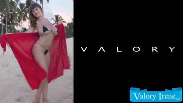 Watch uncensored video : Valory And Chica In The Dr