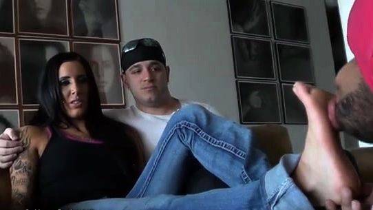 Stream complete video of : Couple Laugh At Foot Freak