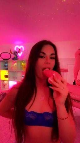 Enjoy watching the uncut movie of : Lauren Alexis - Pink Dildo Blowjob