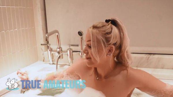 Stream HD movie of : Chelsea Vegas' POV bath & man-on-doggy-style action with her busty tits and manly body