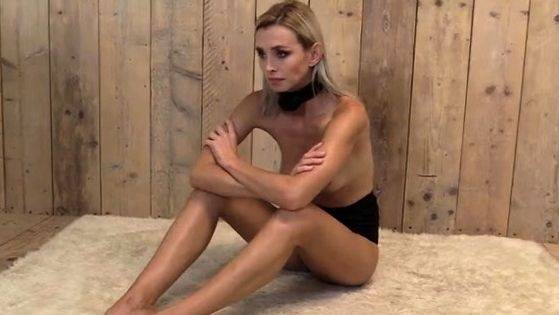 Stream the complete scene named : Latina teen Renae Cruz hot solo dildo masturbation