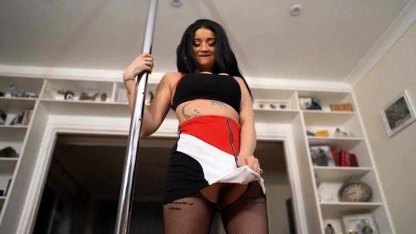 View this hardcore video of : UpSkirt Jerk - india asia pole position