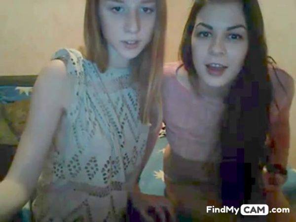 Two Girls kissing on Webcam - xhand.com on pornsfind.com