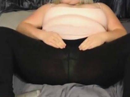 Enjoy watching the complete video of : Big woman teases in leggings
