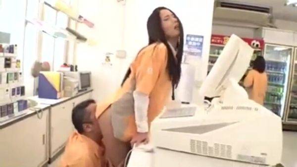 Play uncensored scene named : 03654 The body is controlled and pleasure falls