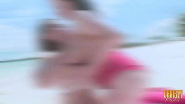 View the full scene titled : Two Girls, One Beach