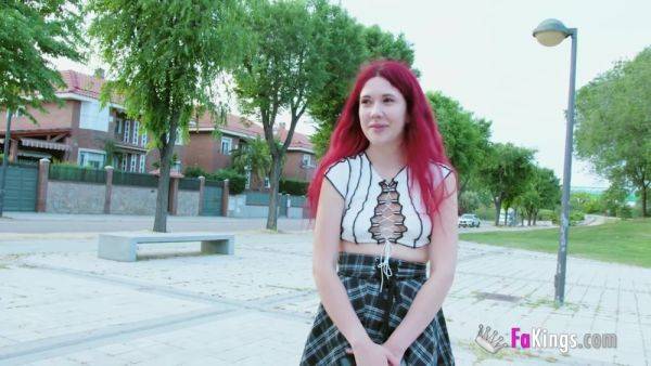 View the full scene named : Crow Sniff - La Vida En El Extrarradio De Una Nenita De 19anos; Zorrear A Los Vecinos