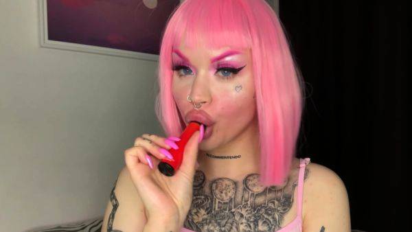 Play the HD scene titled : Amateur Webcam Chick Masturbates On Webcam More at