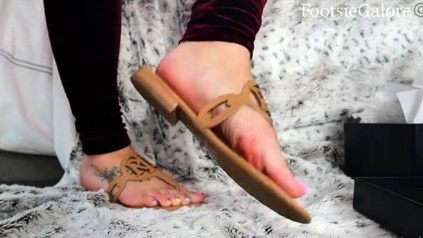 Watch this uncensored movie : Linsey Dawn solo foot fetish