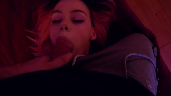 Watch the complete scene called : Ariavix - Bundet Med Et Reb, Hænderne Pa En Amerikansk