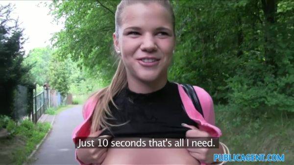 Play this HD movie of : Delicious Brunette Babe Fucking In The W